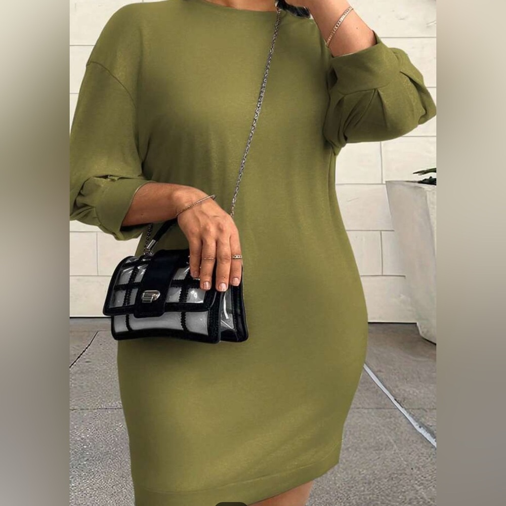 Plus Size Women’s Slim Fit Sleeve Drop Army Green
Size: 14 (1XL)